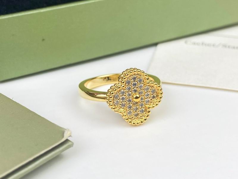 Van Cleef & Arpels ring 12yxq03